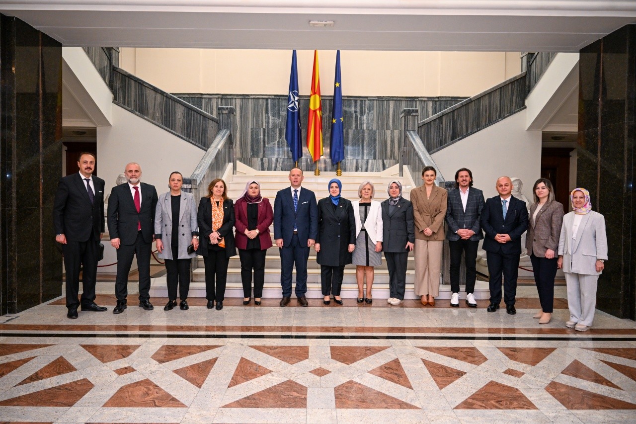 AK Parti Heyeti Meclis’te Temaslarda Bulundu   