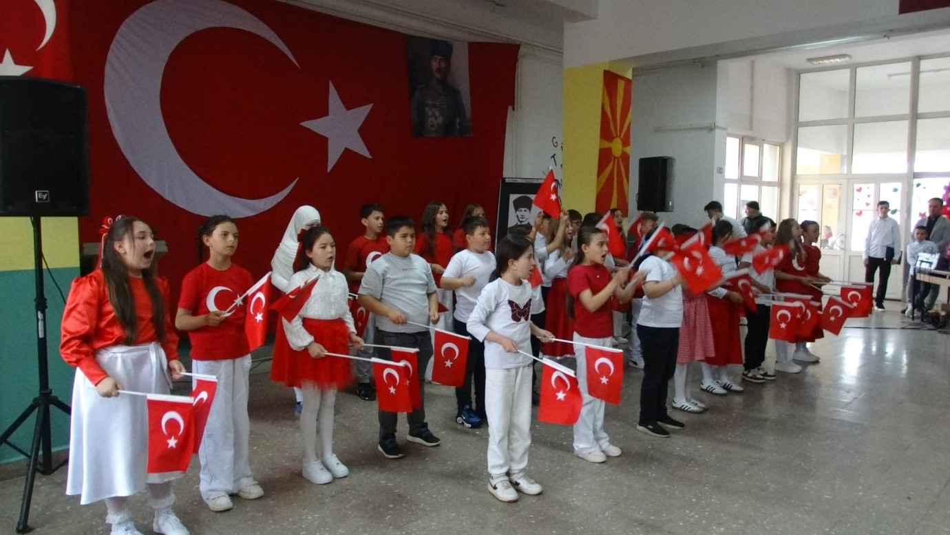 Plasnitsa “Mustafa Kemal Atatürk” İlköğretim Okulu 80. Kuruluş Yılını Kutladı