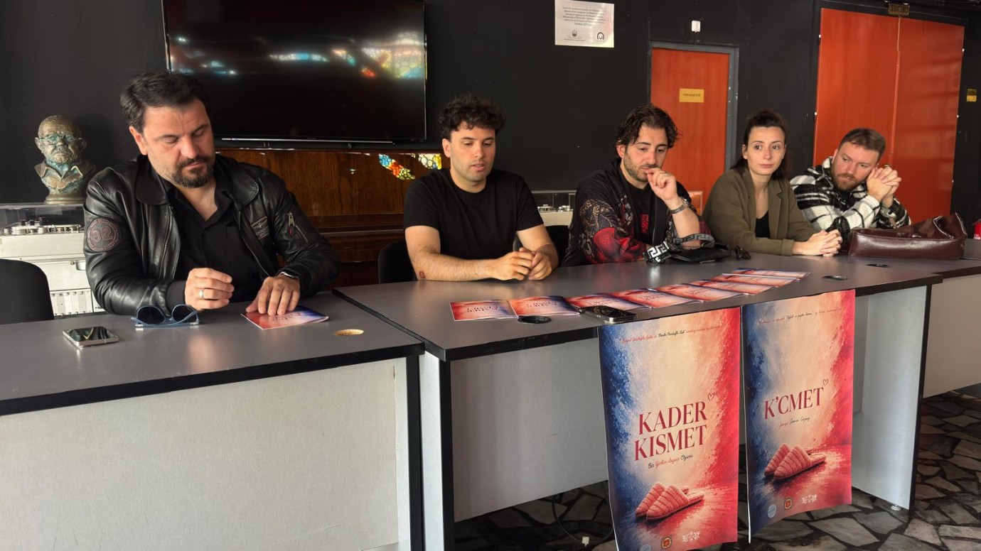 “Kader Kısmet” Adlı Tiyatro Oyunu Bu Akşam Seyircisiyle Buluşacak