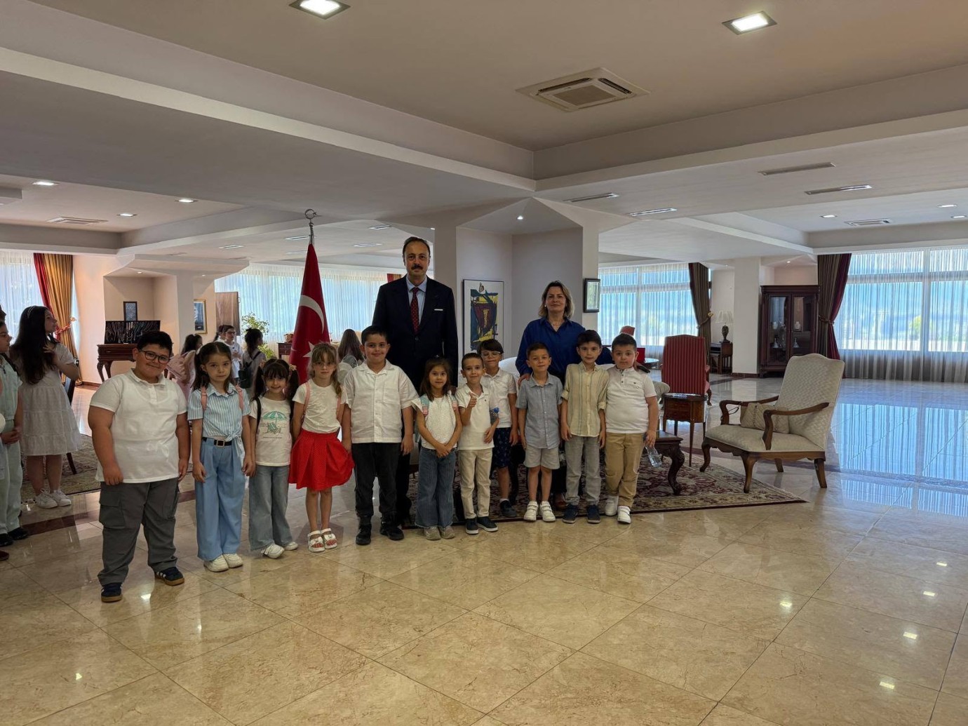 İstikbal İlkokulu Öğrencilerinden Büyükelçi Ulusoy’a Ziyaret