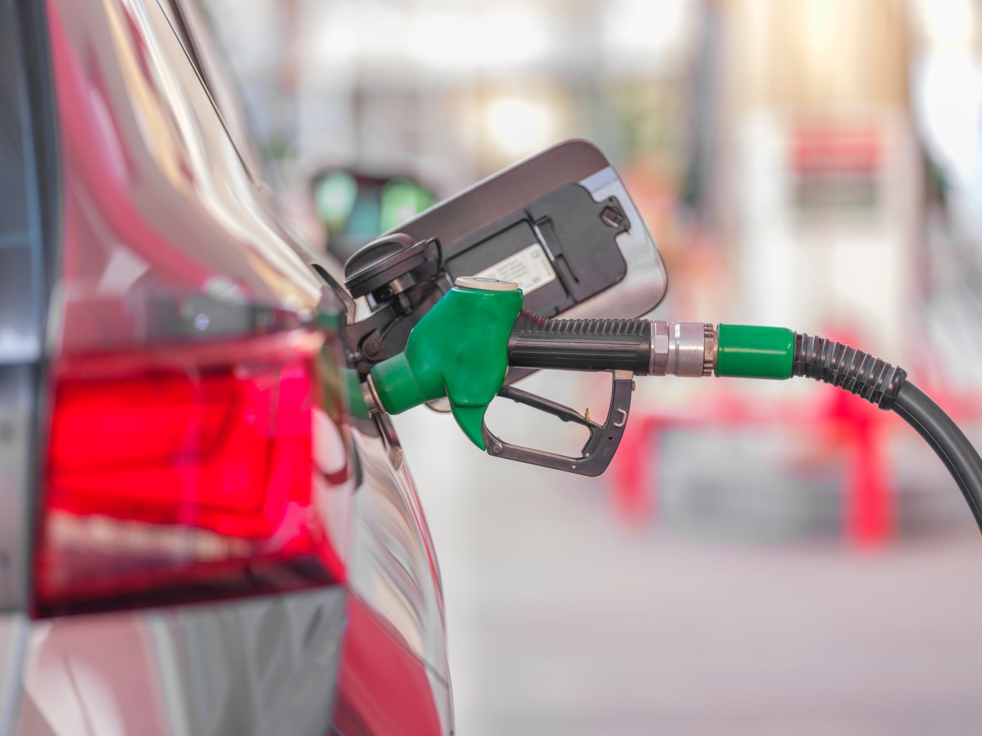 Motorin ve Benzin Yeniden Zamlandı