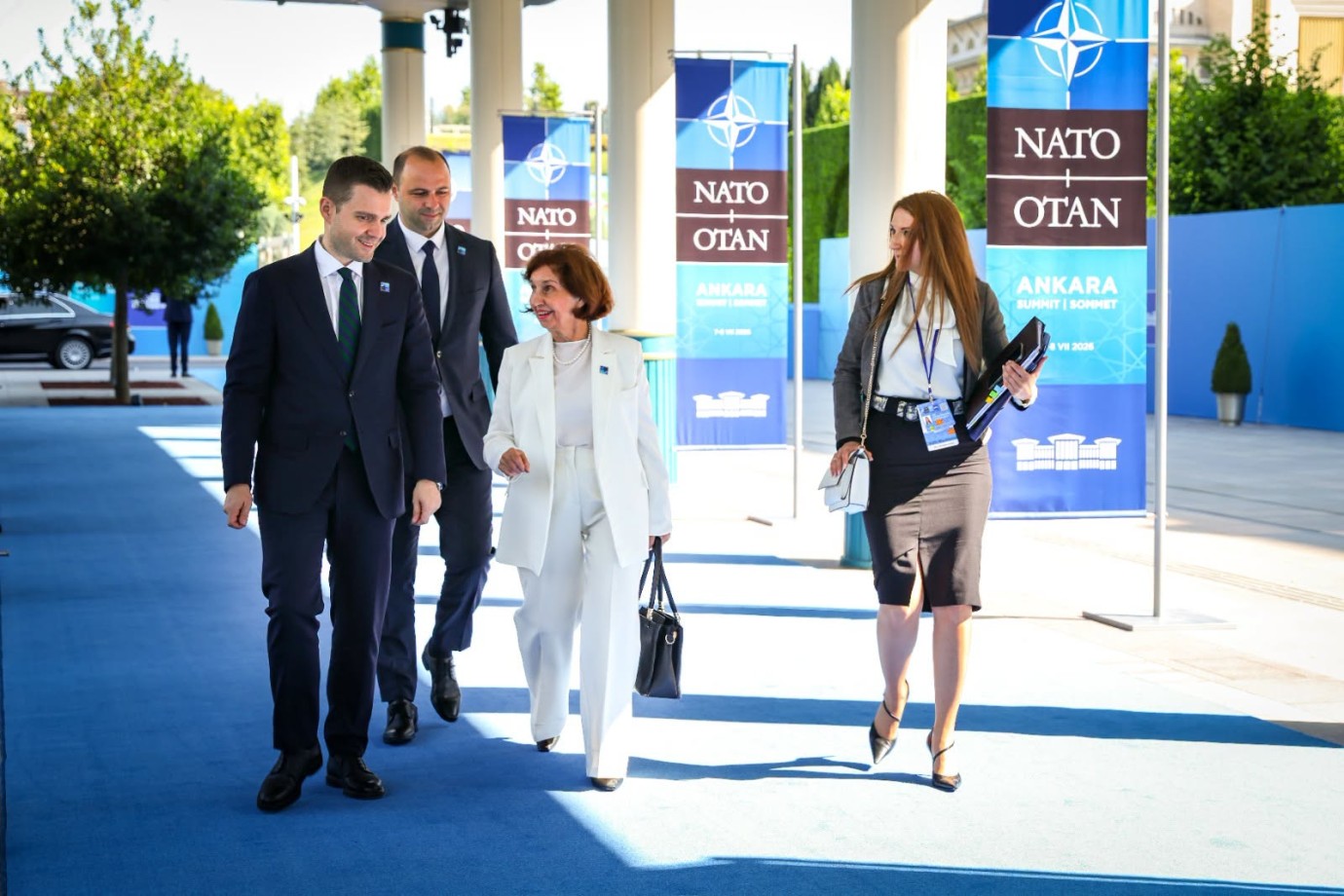 Mutsunski, Ankara'daki NATO Zirvesi'nde Temaslarda Bulundu