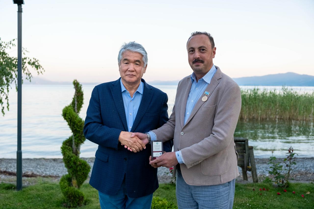 T.C. Üsküp Büyükelçisi Fatih Ulusoy’a TÜRKSOY Madalyası Takdimi