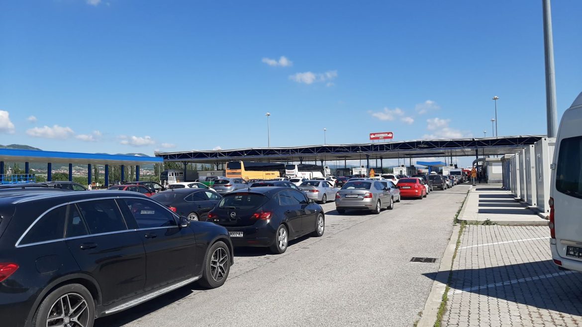 Kuzey Makedonya ile Kosova Arasında Geçici Sınır Kapısı Açıldı