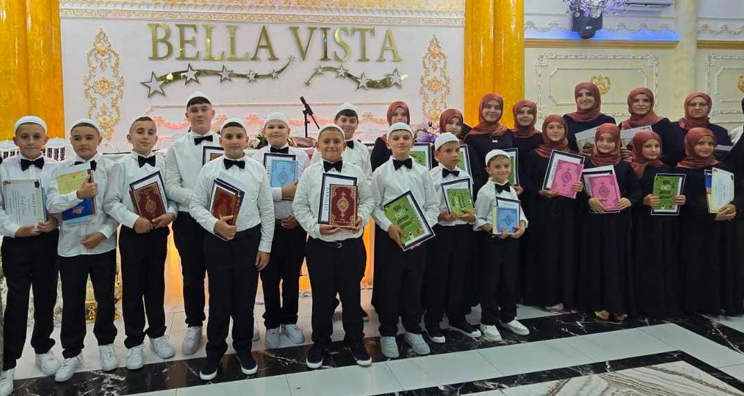 Hasanbeg Camii'nde Hafız Kadriye Aliu'nun Öğrencileri İçin Hatim Merasimi Düzenlendi