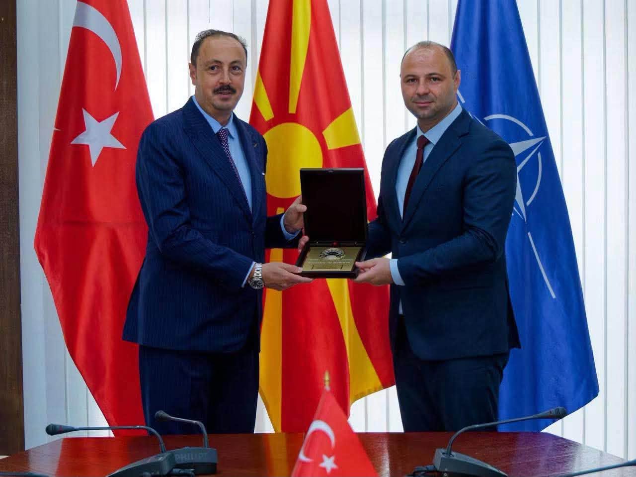 Büyükelçi Fatih Ulusoy'dan, Savunma Bakanına Veda Ziyareti