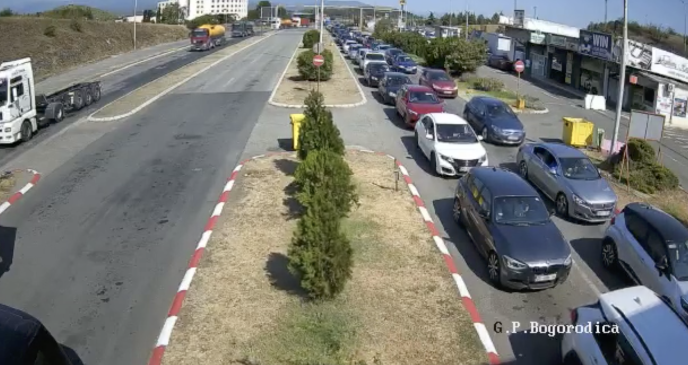 Kuzey Makedonya'da Trafik Akışı Normal Seyrediyor, Bogoroditsa Sınır Kapısı'nda Yoğunluk Yaşanıyor
