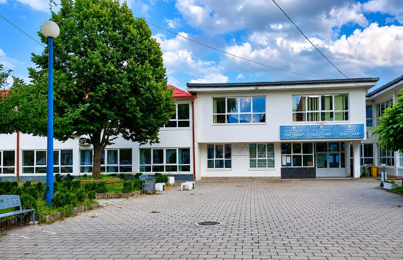 Gostivar’da Türkçe Ekonomi Sınıfı Kapatılma Tehlikesinde: TMBH’den 10 Öğrenciye Burs Desteği