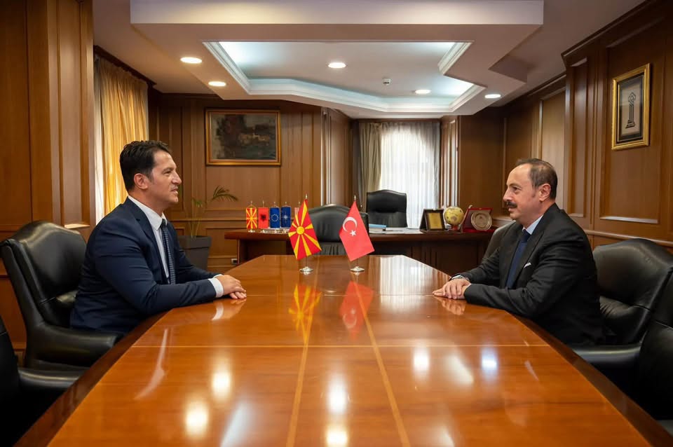Büyükelçi Fatih Ulusoy’dan Bakan Bekim Sali’ye Veda Ziyareti