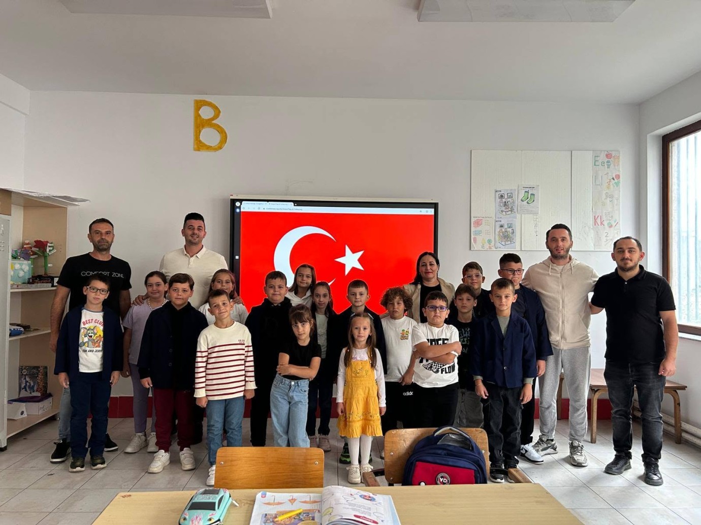 Genç Kalemler Derneği’nden Aşağı Banisa’daki Okula Eğitim Desteği