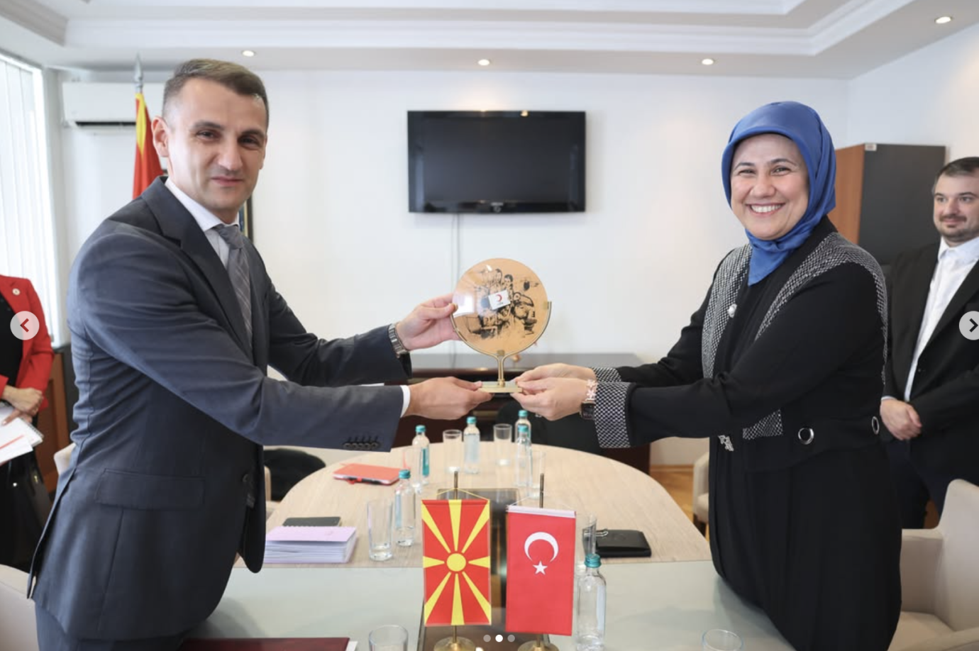 Bakan Velkovski, Türk Kızılay Genel Başkanı Fatma Meriç Yılmaz ile görüştü