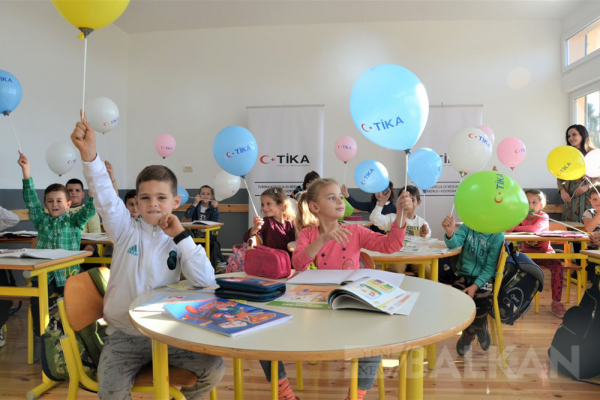TİKA Karadağ’da Eğitim Altyapısını Desteklemeye Devam Ediyor