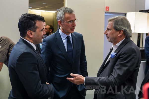 Zaev Davos’ta Hahn ve Stoltenberg’le Görüştü