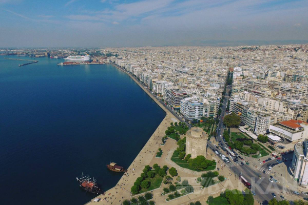 Selanik'te Türk Diplomatların Araçları Kundaklandı