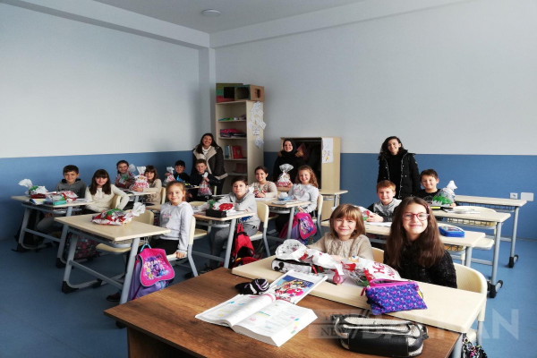 “Dr. İbrahim Temo” Lisesi Öğrencileri Ohri ve Struga’daki Öğrencilere Yeni Yıl Heyecanı Yaşattılar
