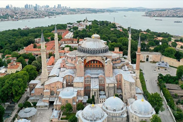 Ayasofya Camii ibadete açıldı