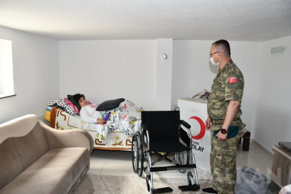 Mehmetçik, Kosovalı engelli çocukları Bayram öncesi sevindirdi