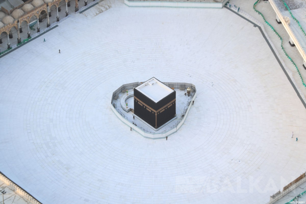 8 ay aradan sonra Kabe'de tavaf