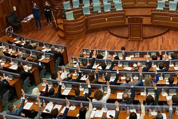 Kosova’da yeni hükümet kuruldu: Albin Kurti yeniden başbakan