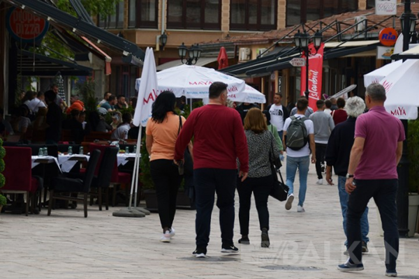 Üsküp Türk çarşısı dolup taştı