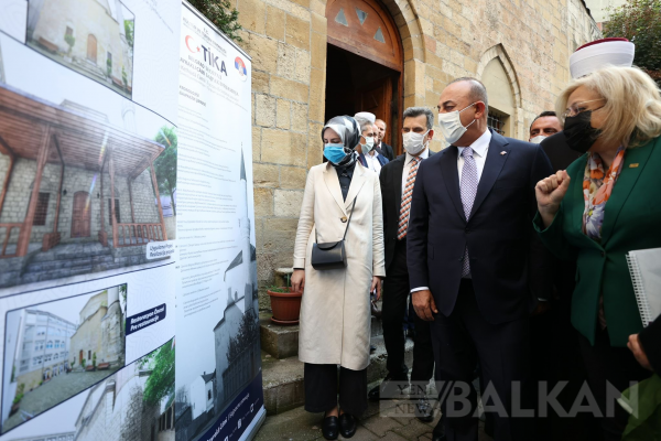 Dışişleri Bakanı Çavuşoğlu, Belgrad'da Bayraklı Camisi'ni ziyaret etti