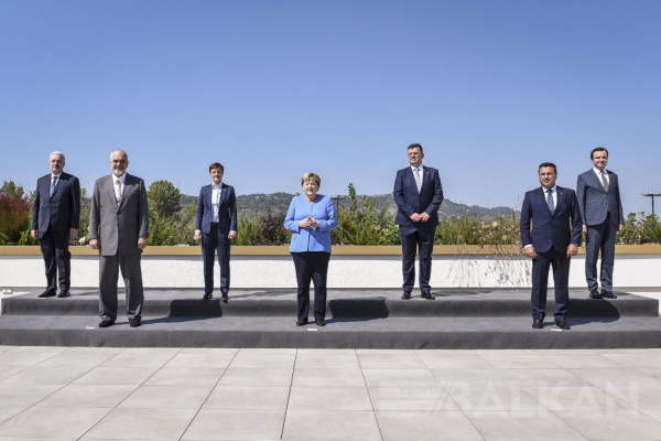 Angela Merkel Batı Balkan liderleriyle bir arada