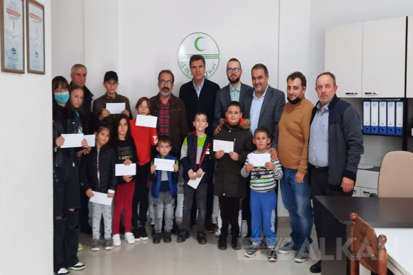EL HİLAL ve Maarif Okulları yetimlere yardım etti