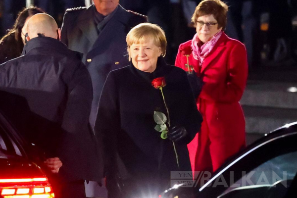 Almanya’da Merkel’e veda töreni