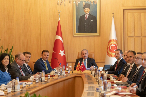 Osmani-Şentop görüşmesinde Makedonya Türklerinin önemine vurgu