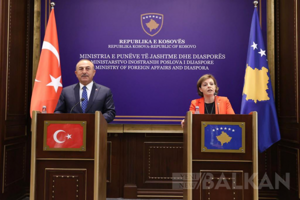 Çavuşoğlu Kosova’da resmi temaslarda bulundu