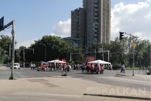 Sendikacılardan yol kapatma eylemi