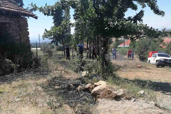 Yörüklük bölgesindeki Kılavuzlu köyünde yangın