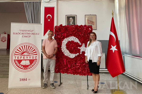 Kültür Müşaviri Tefeyyüz’e Atatürk portresi ve bayrak hediye etti