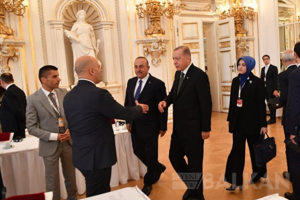 Başbakan Kovacevski Prag’da Cumhurbaşkanı Erdoğan ile görüştü