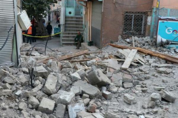 İzmir’de 4,9 büyüklüğünde deprem