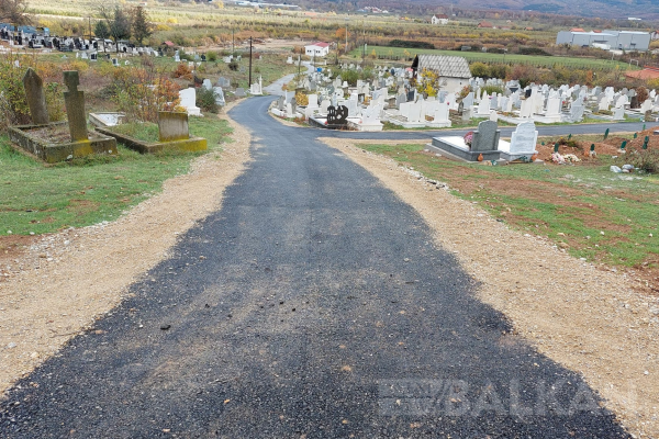 Resne Müslüman Mezarlığı’na asfalt yol yapıldı