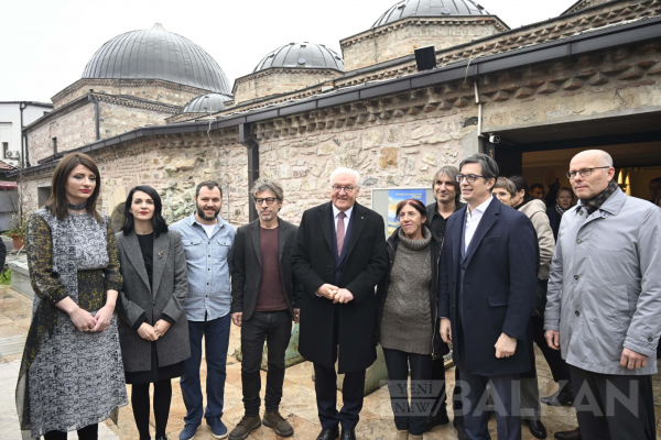 ‘Bal Ülkesi’nin Hatice’si Almanya Cumhurbaşkanına bal hediye etti