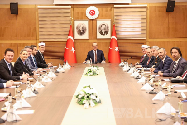Bakan Çavuşoğlu Batı Trakya Türk Azınlığı Danışma Kurulu Üyeleri ile görüştü