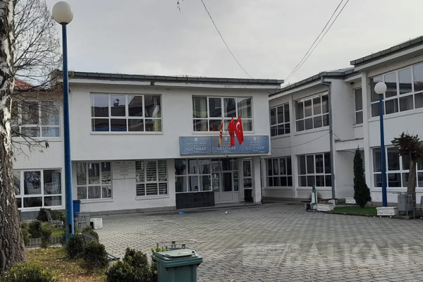 Gostivar Belediye Lisesi öğrencileri harçlıklarını depremzedelere gönderdi