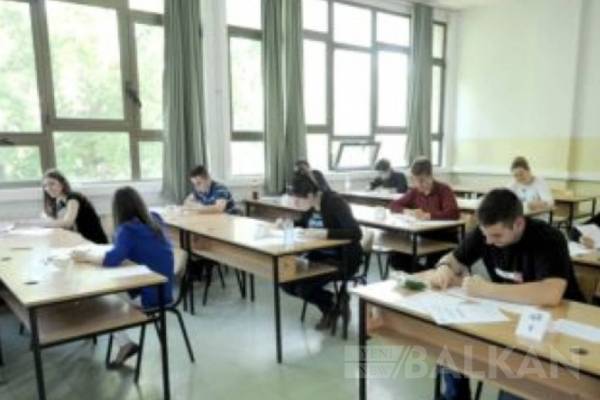 Lise son sınıf öğrencileri Matura sınavının kolaylaştırılmasını talep ediyor