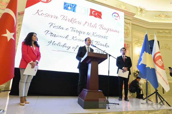 Kosova Türkleri milli bayramlarını kutluyor