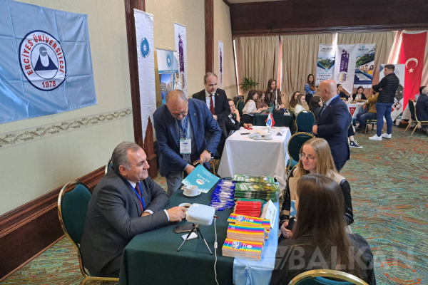 Türk üniversiteleri Üsküp'te eğitim fuarı açtı