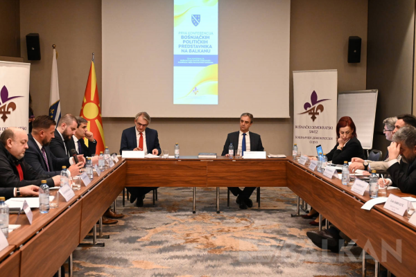 Bölge ülkelerdeki Boşnak siyasetçiler Üsküp’te buluştu