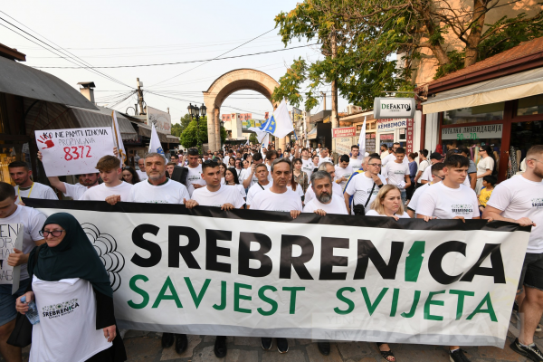 Srebrenitsa Soykırımı Barış yürüyüşü ile anıldı