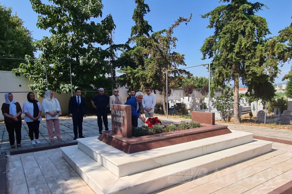 TİKA Başkan Yardımcısı Çevik, Batı Trakya Türklerinin efsane lider Dr. Sadık Ahmet’in mezarını ziyaret etti