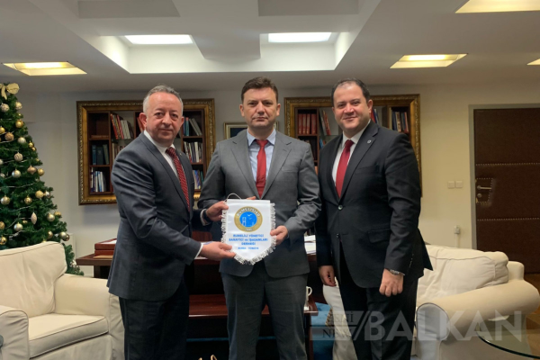 Bakan Osmani, Makedonya’ya yatırım yapacak Türk şirketinin sahibi Şahin ile görüştü