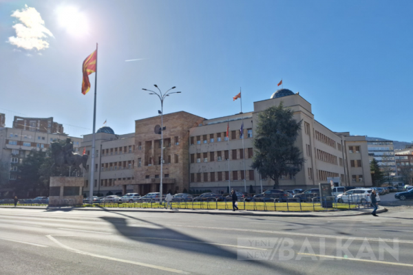 Başbakan ve Meclis Başkanının istifaları milletvekilleri tarafından onaylandı
