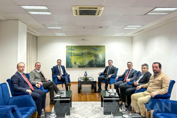 Arnavut muhalefet liderleri Taravari ile birlikte Albin Kurti’nin konuğu oldu