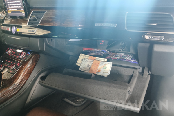 Yurtdışına döviz çıkarmaya çalışan çiftin 11 bin 800 dolarına el konuldu