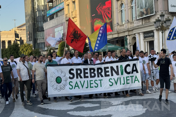 “Srebrenitsa Soykırımını Uluslararası Düşünme ve Anma Günü” Üsküp’te düzenlenen yürüyüşle  anıldı